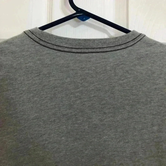 Banana Republic Grey Graphic Tee NWOT Size Medium - Picture 15 of 16